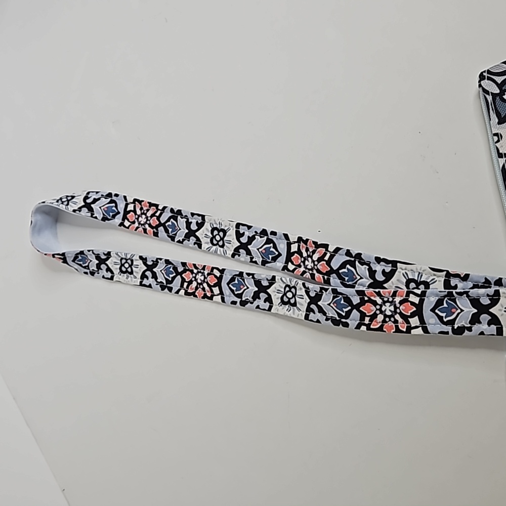 Vera Bradley ID Case and Lanyard Key Ring Lisbon Medallion - Picture 5 of 8